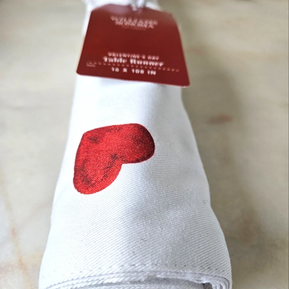 Williams Sonoma Valentine's table runner and napkins